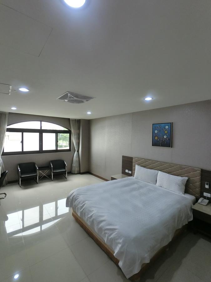 雲林斗六福爾摩莎大飯店 Hotel Exterior photo
